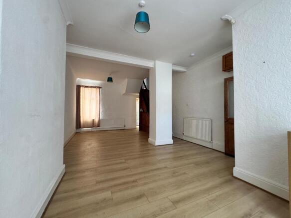 2 bed Terraced to rent Image 4