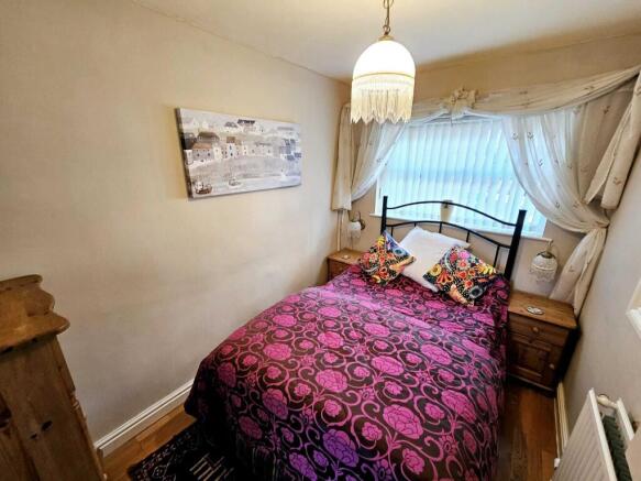 2 bed Flat for sale Image 7