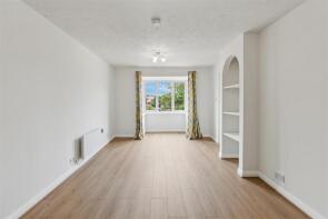 58, Cotton Avenue, London W3 6YF