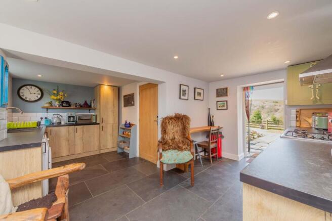 Kitchen/ Breakfast Room