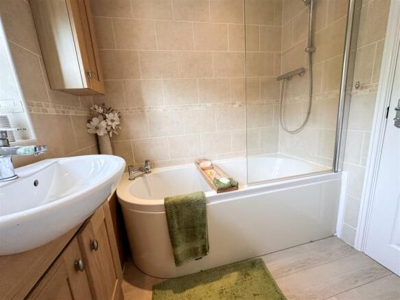 bathroom 2.jpg