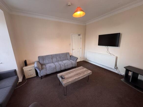 1 bed House Share to rent Image 5