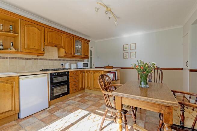 Kitchen/ Dining Room