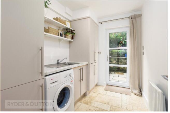 3 bed Town House for sale Image 12