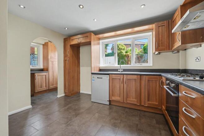 FITTED BREAKFAST KITCHEN