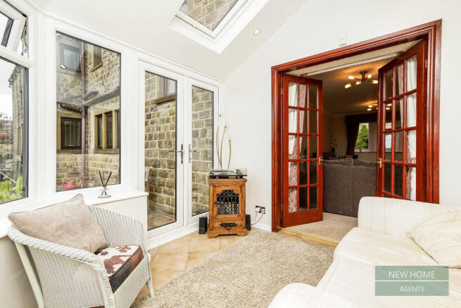 5 bed Detached for sale Image 9