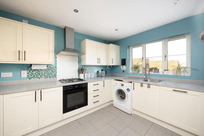 Elm Tree Close, Devizes, Wiltshire, SN10 3ER photo 2