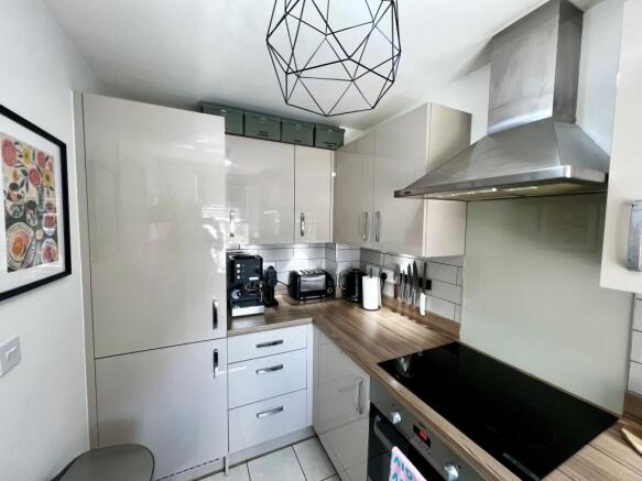 2 bed Semi-Detached for sale Image 10