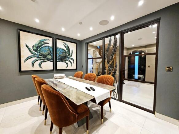5 bed Detached for sale Image 6