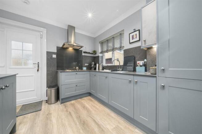 Kitchen (1).JPG