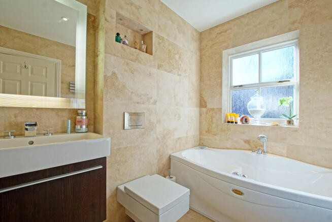 Master Bedroom En...