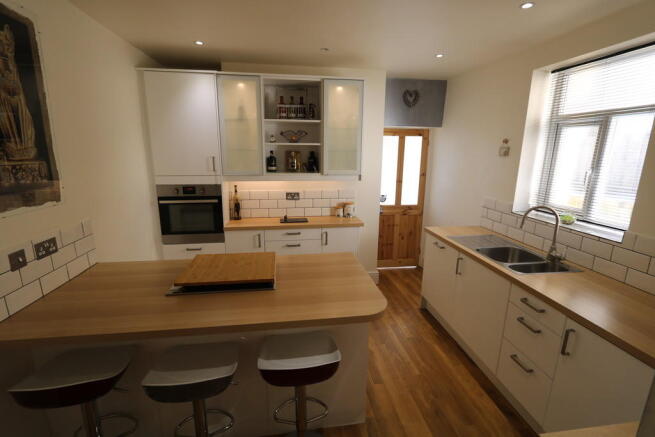 Kitchen/breakfast...