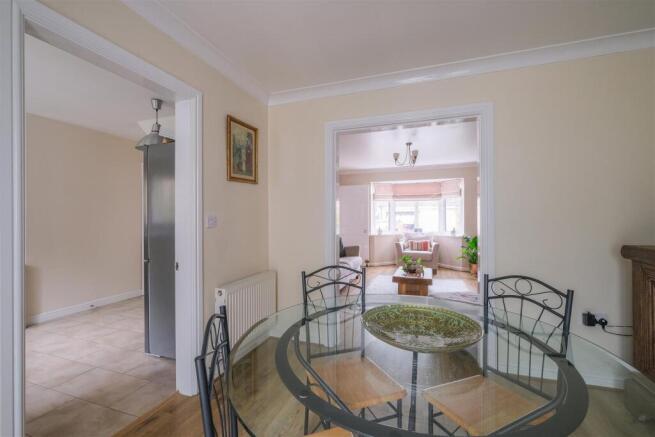 5 bed Detached for sale Image 7