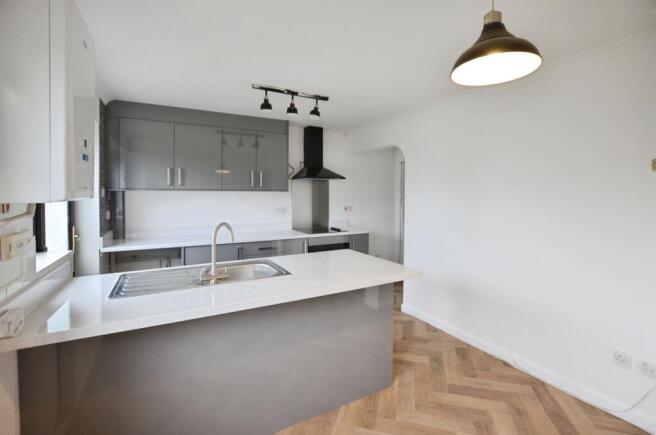 3 bed Semi-Detached for sale Image 6