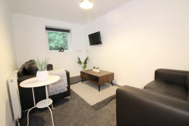 4 bed House Share to rent Image 7