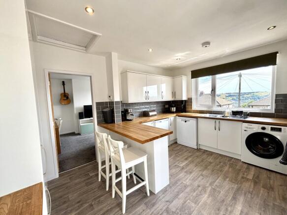 2 bed Semi-Detached Bungalow for sale Image 5