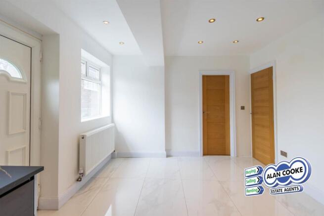 3 bed Semi-Detached for sale Image 7