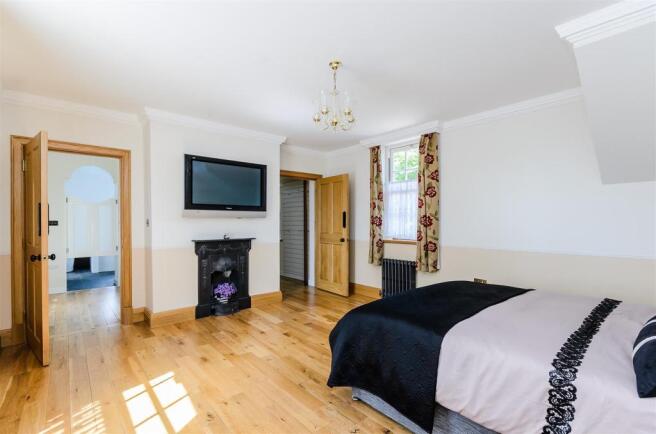 8293885-interior17.jpg