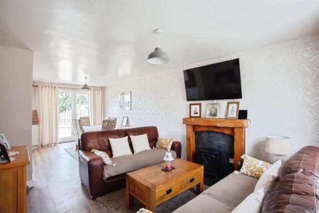 3 bed Semi-Detached for sale Image 4