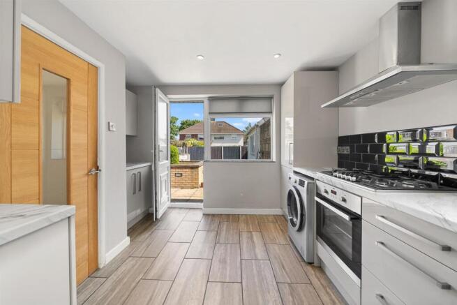 Kitchen1.jpg