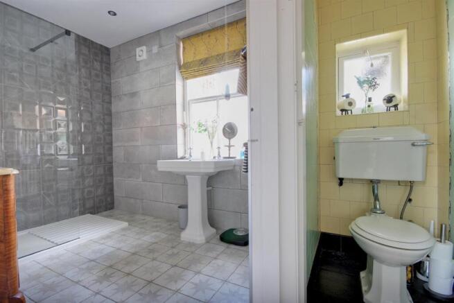 5 bed Town House for sale Image 11
