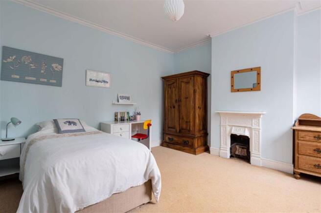 BEDROOM 2