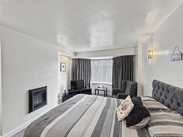 3 bed Semi-Detached for sale Image 2