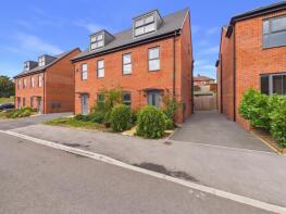 16, Ellercroft Way, Pontefract WF8 2GJ