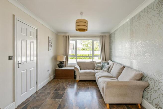 35 Needhill Close_8.jpg