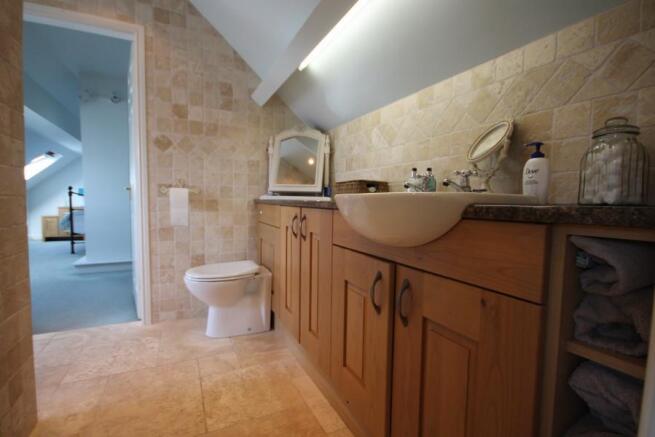 ENSUITE BATHROOM
