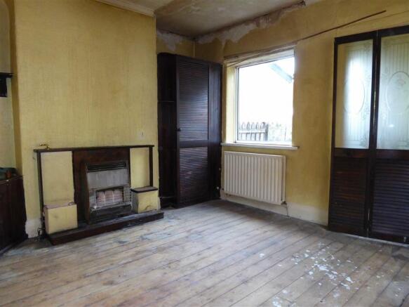 Dining / Sitting Room: