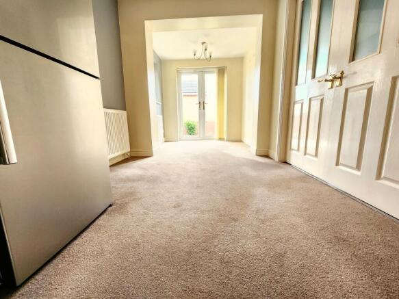 3 bed Detached to rent Image 9