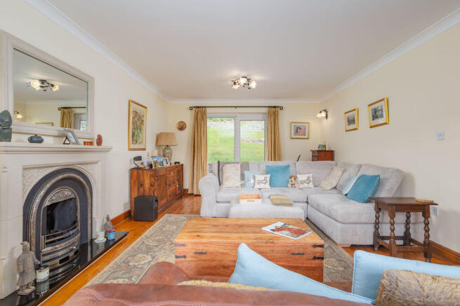 5 bed Detached for sale Image 9
