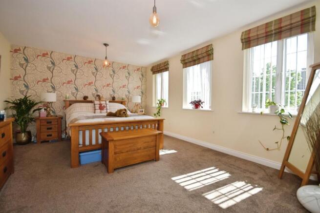 4 bed Detached for sale Image 8