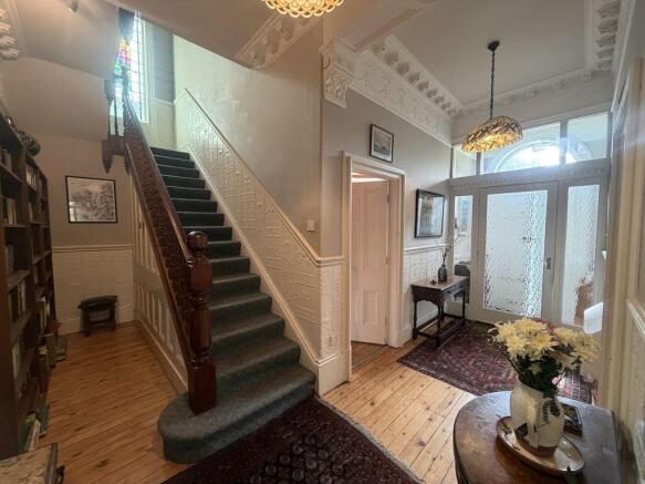 5 bed Detached for sale Image 7