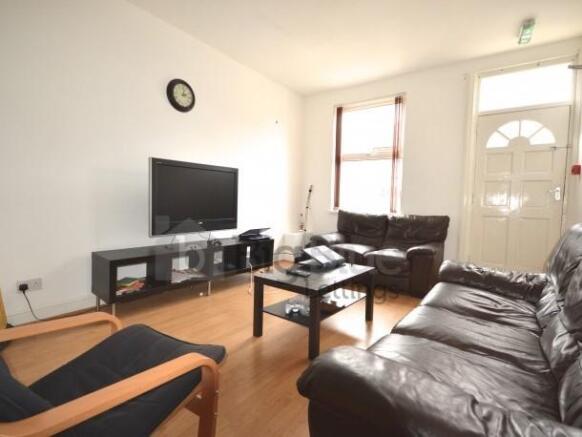 5 bed Terraced to rent Image 5