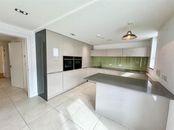 KITCHEN/FAMILY LIVING ROOM