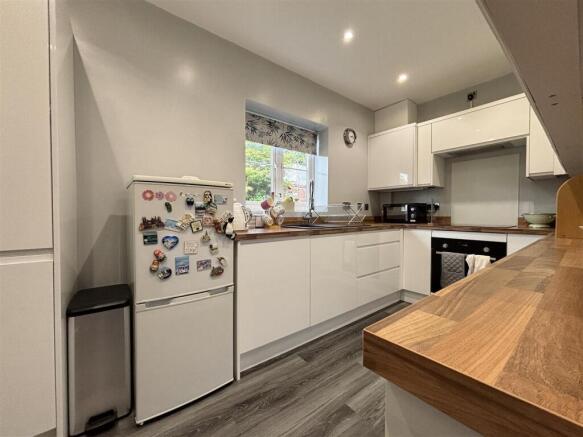 2 bed Apartment for sale Image 9