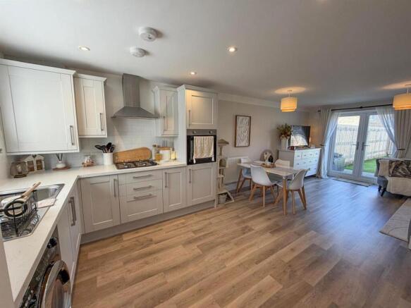 2 bed Semi-Detached for sale Image 5