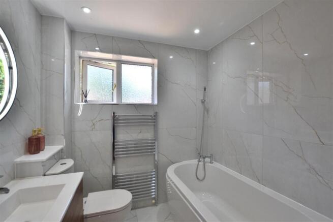 Family Bathroom.JPG