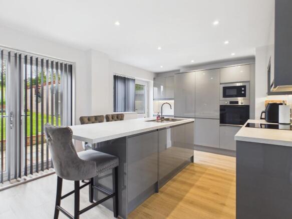 3 bed Semi-Detached for sale Image 6