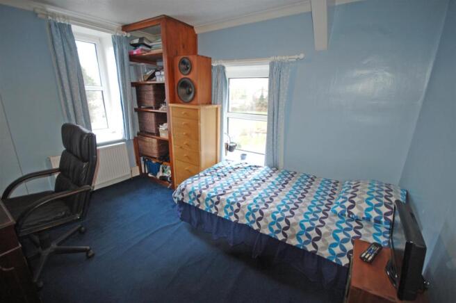BEDROOM 2
