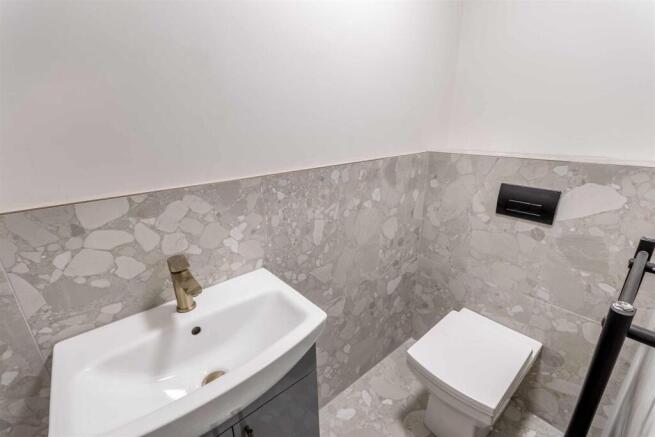 4 bed Detached for sale Image 8