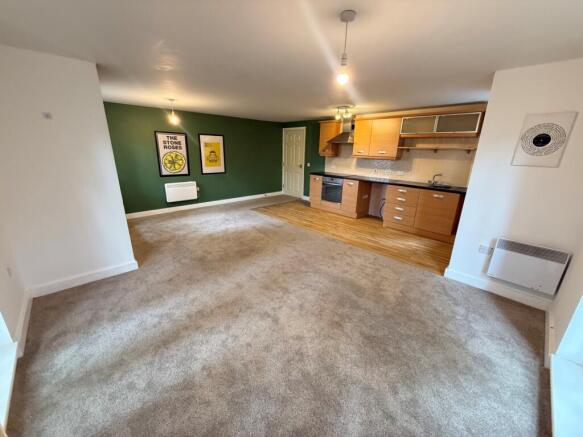 2 bed Apartment to rent Image 4