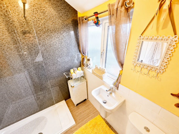 3 bed Semi-Detached for sale Image 12