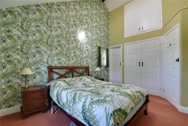 4 bed Detached for sale Image 8