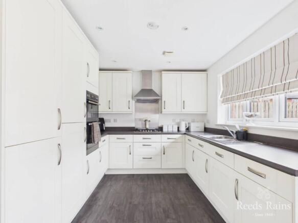 4 bed Detached for sale Image 4
