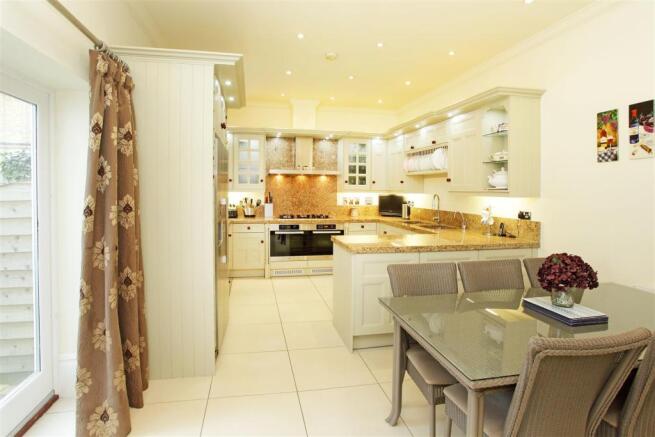 Kitchen Dining.jpg