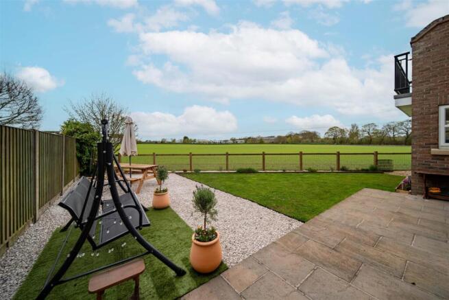 4 bed Detached for sale Image 12