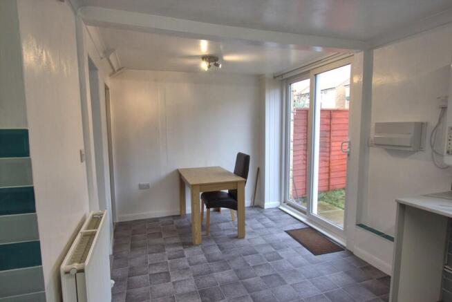 3 bed Terraced to rent Image 4